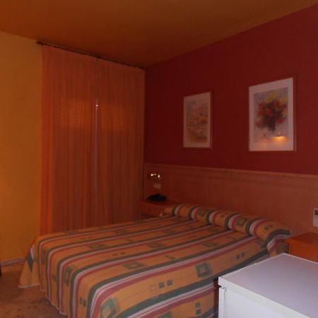 Hostal Carlos III El Ejido Eksteriør bilde