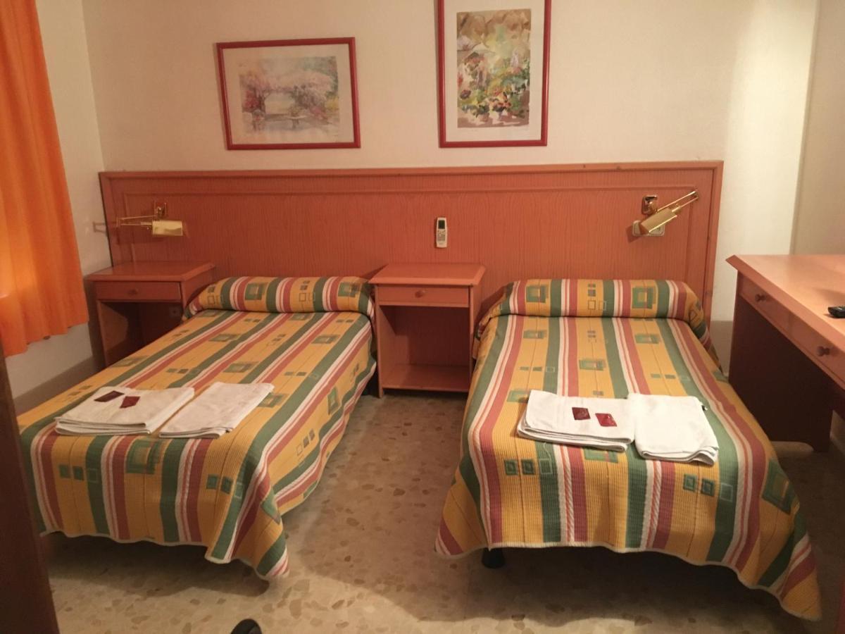 Hostal Carlos III El Ejido Eksteriør bilde