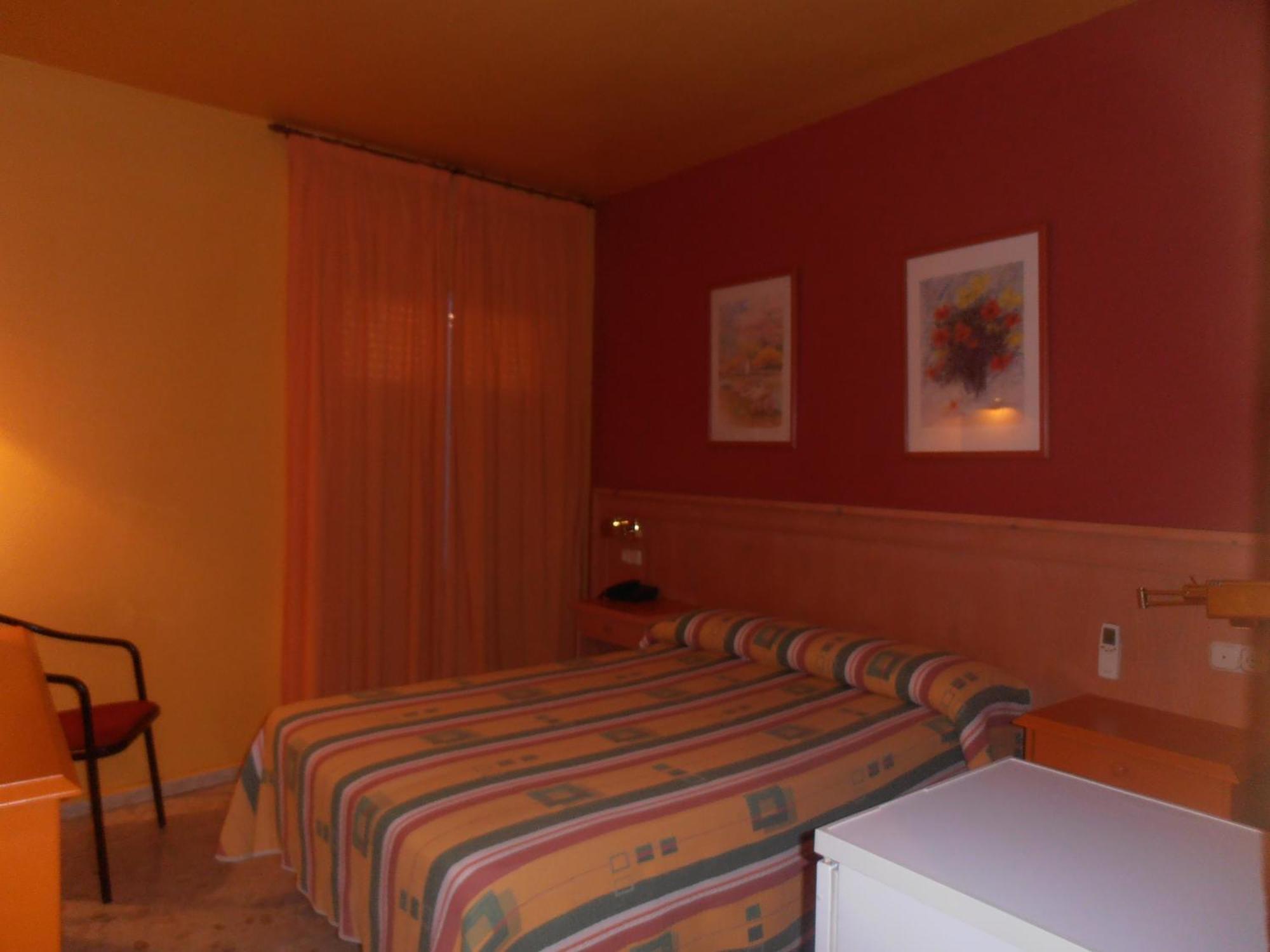 Hostal Carlos III El Ejido Eksteriør bilde